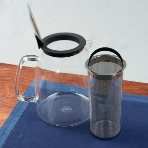 Mist Iced Tea Jug for loose leaf tea. Borosilicate glass with stainless steel infuser.