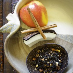 USDA Certified Organic Toasted Coconut Apple Tea: A decadent black tea blend with creamy flavors of coconut and vanilla, paired with sweet apple notes, cinnamon & clove spice.